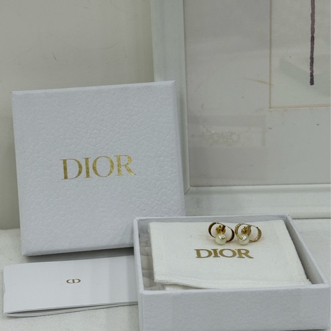 Dior CD珍珠小耳環