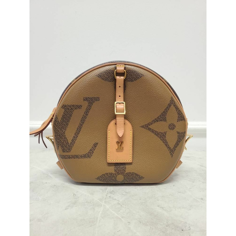 【包稅】LOUIS VUITTON Reverse Giant Monogram Boucle Chapo Souffle 斜挎包 棕色-1
