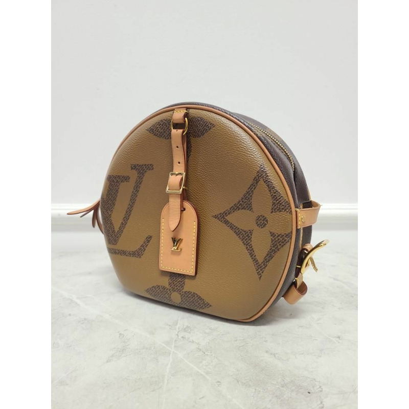 【包稅】LOUIS VUITTON Reverse Giant Monogram Boucle Chapo Souffle 斜挎包 棕色-2