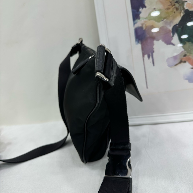 PRADA普拉達 琺瑯金屬三角形標誌拉鍊開合再生尼龍拼織物拼皮革斜挎單肩包-2