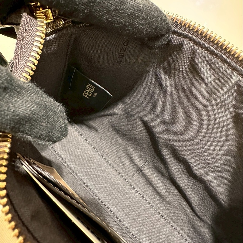 FENDI~保證全新Baguette棕色提花FF布料手拿包配飾鏈，可手拿、肩背、斜背，可甜可鹹！超實用好背👍-29