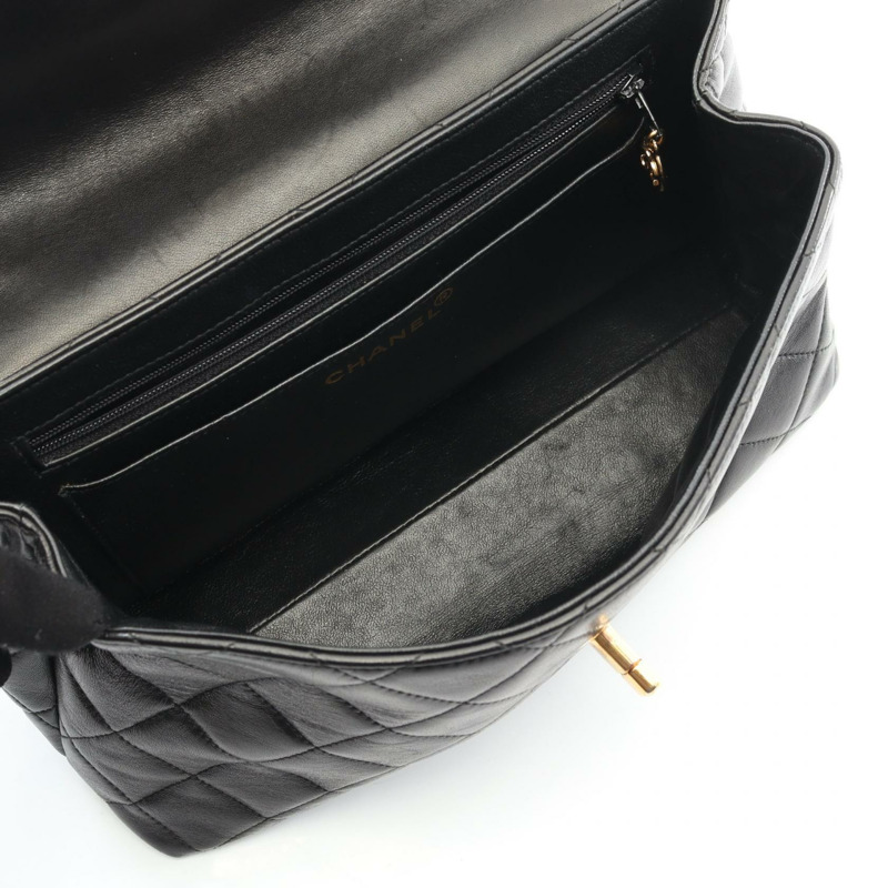 香奈兒 (CHANEL) 絎縫鏈條肩背斜背包，羊皮材質，黑色，金色五金，二手 CC-2
