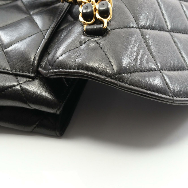 香奈兒 (CHANEL) 絎縫鏈條肩背斜背包，羊皮材質，黑色，金色五金，二手 CC-7