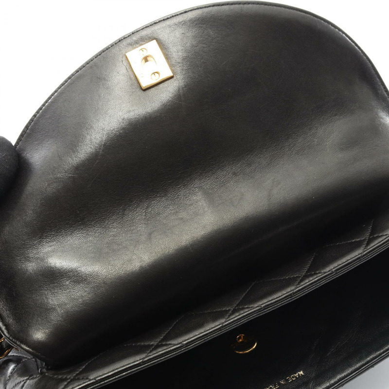 香奈兒 (CHANEL) 絎縫鏈條肩背斜背包，羊皮材質，黑色，金色五金，二手 CC-9