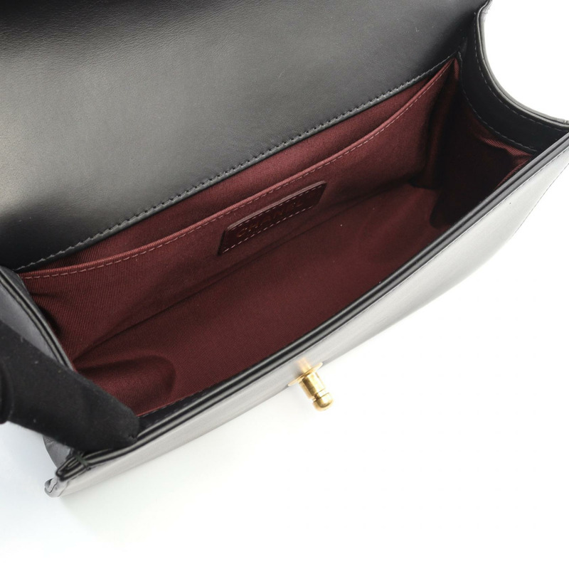 香奈兒 Boy Chanel 人字紋 V 字縫線鏈肩背包，黑色皮革，金色五金，二手-2