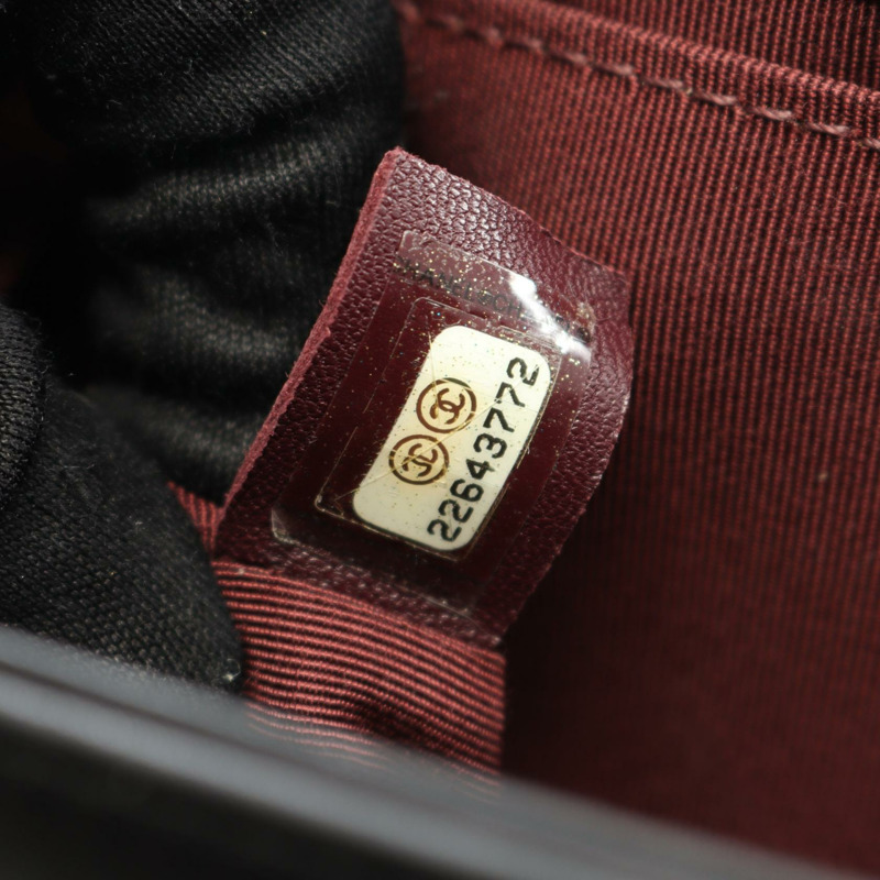 香奈兒 Boy Chanel 人字紋 V 字縫線鏈肩背包，黑色皮革，金色五金，二手-4