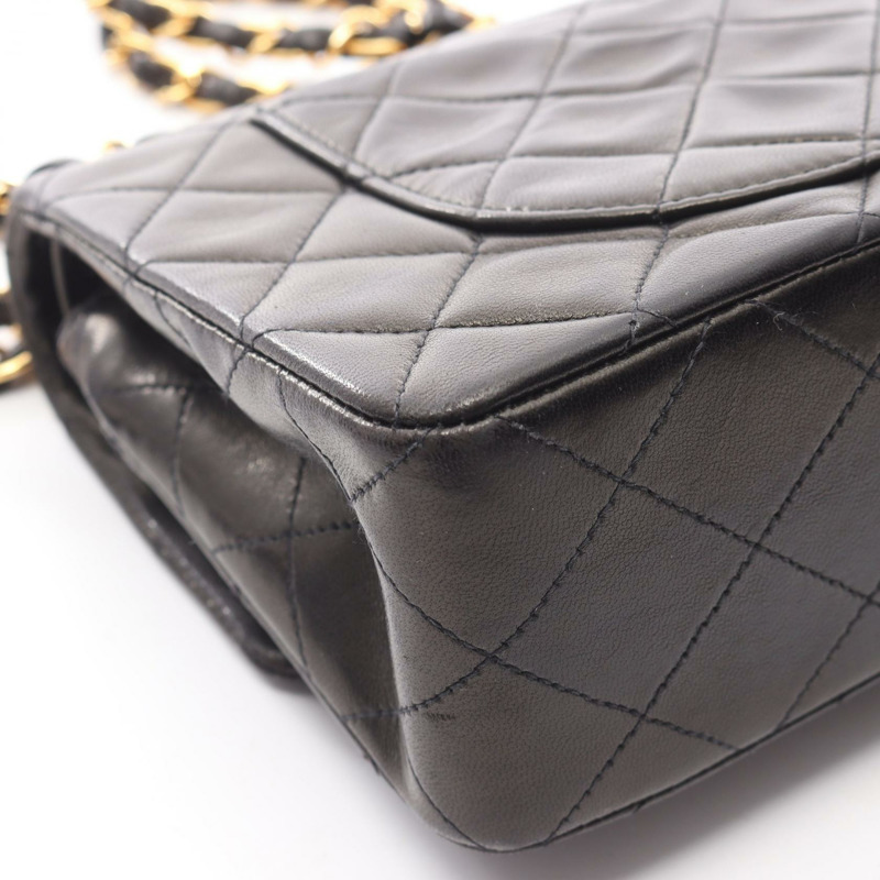 香奈兒 (CHANEL) Matelasse W 翻蓋鏈條單肩背包，羊皮材質，黑色，二手，金色五金-11