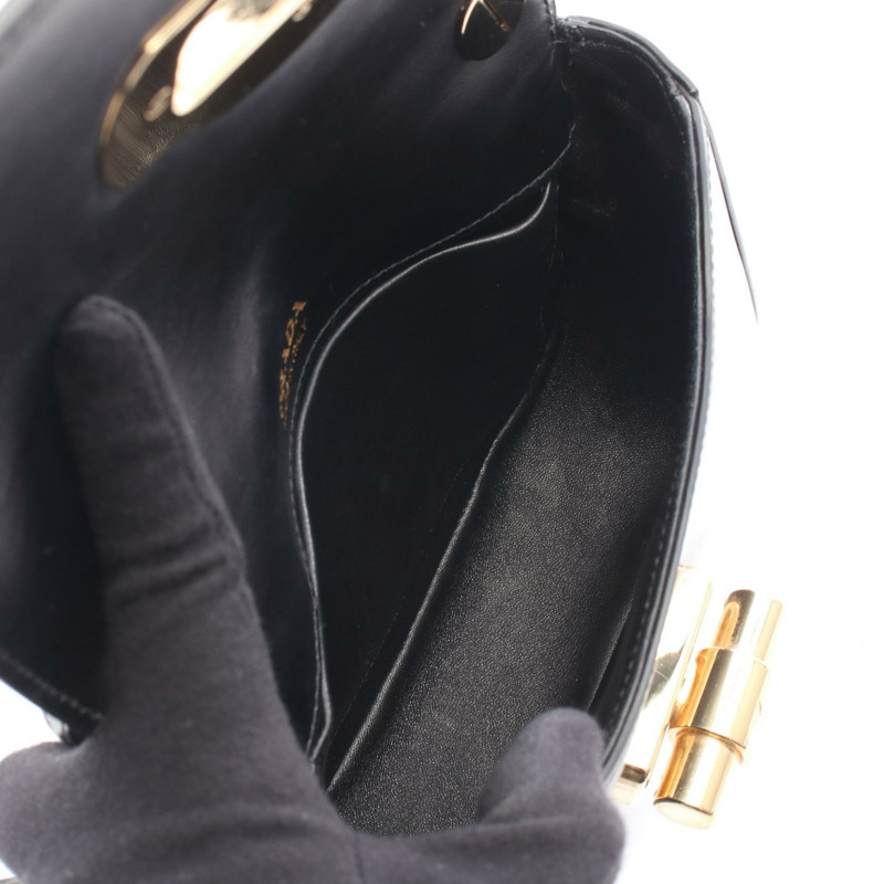 PRADA 黑色皮革金色五金旋轉鎖扣肩挎斜背包，二手女款-2