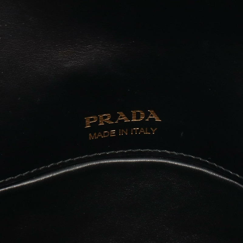 PRADA 黑色皮革金色五金旋轉鎖扣肩挎斜背包，二手女款-3