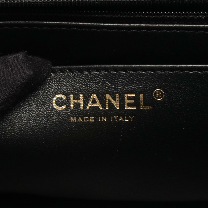 香奈兒 (CHANEL) 絎縫鏈條肩背斜背包，羊皮材質，黑色，金色五金，二手 CC-3