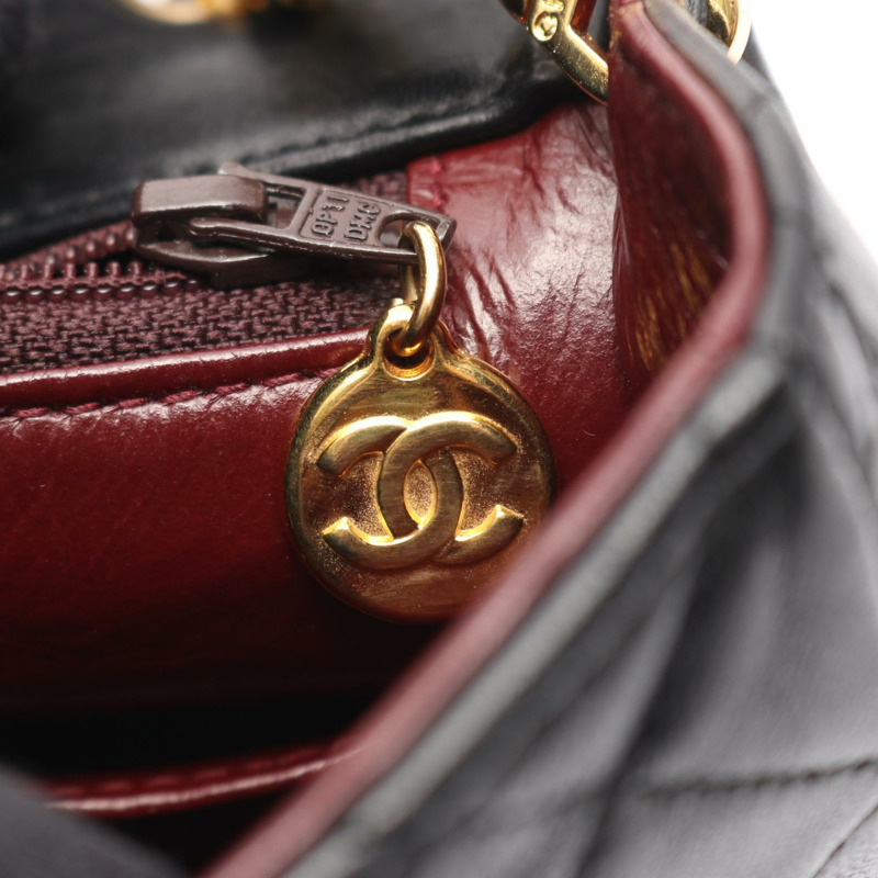 香奈兒 (CHANEL) 迷你絎縫 20 鏈條肩背斜背包，黑色皮革，金色五金，二手 CC-6