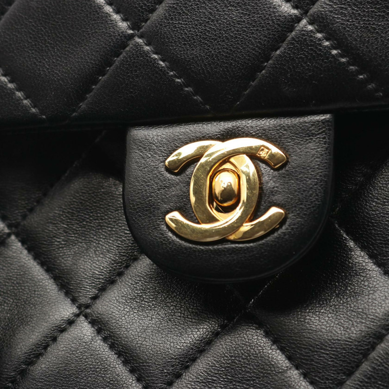 香奈兒 (CHANEL) 迷你絎縫 20 鏈條肩背斜背包，黑色皮革，金色五金，二手 CC-9