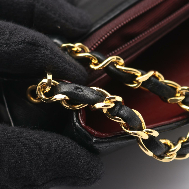 香奈兒 (CHANEL) 迷你絎縫 20 鏈條肩背斜背包，黑色皮革，金色五金，二手 CC-10