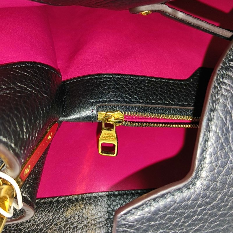 LOUIS VUITTON CAPUCINES大號黑色牛皮手提包金色五金-9