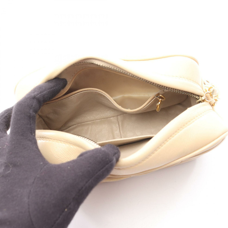 香奈兒三重 COCO 標誌鏈條肩背斜背包，羊皮，米色，金色五金，二手-2