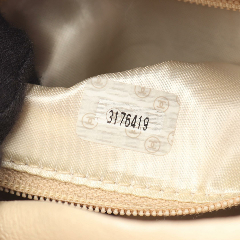 香奈兒三重 COCO 標誌鏈條肩背斜背包，羊皮，米色，金色五金，二手-4