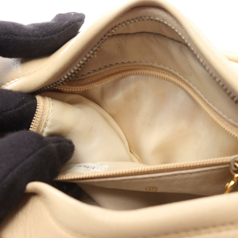 香奈兒三重 COCO 標誌鏈條肩背斜背包，羊皮，米色，金色五金，二手-5