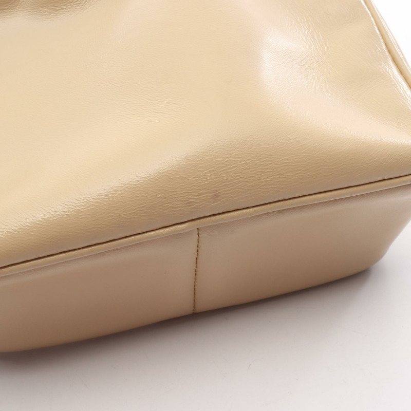 香奈兒三重 COCO 標誌鏈條肩背斜背包，羊皮，米色，金色五金，二手-8