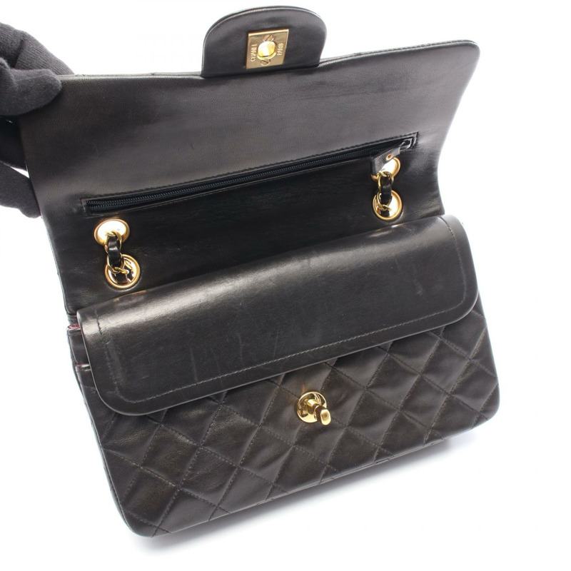 香奈兒 (CHANEL) Matelasse W 翻蓋鏈條肩背包，羊皮材質，黑色，二手，女士款，金色五金-6