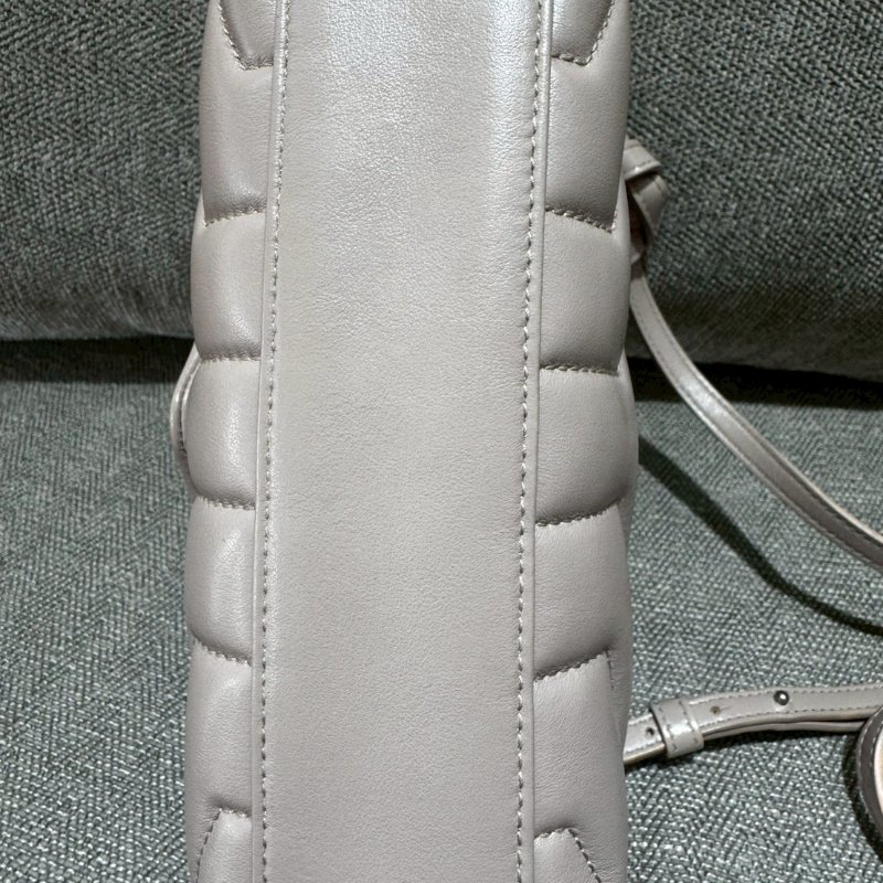 SAINT LAURENT奶茶色扣式斜背包-3