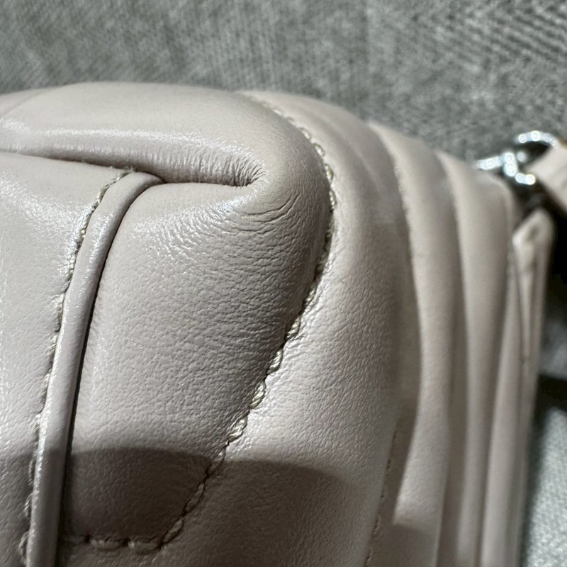 SAINT LAURENT奶茶色扣式斜背包-11