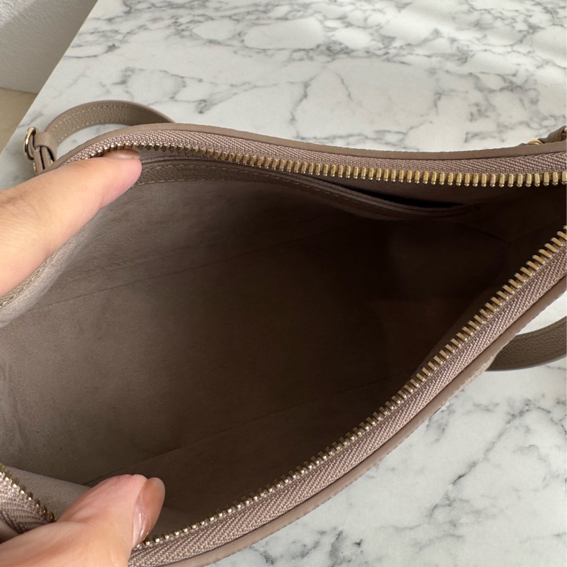 LV M13224斑鳩灰腋下半月包 超美✨✨-16