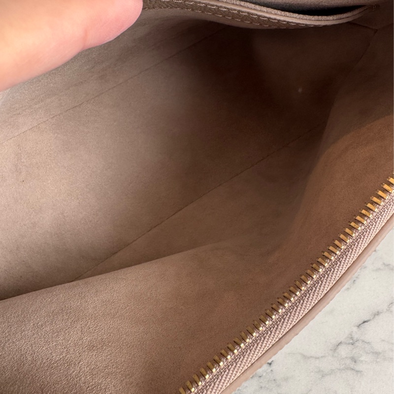 LV M13224斑鳩灰腋下半月包 超美✨✨-17