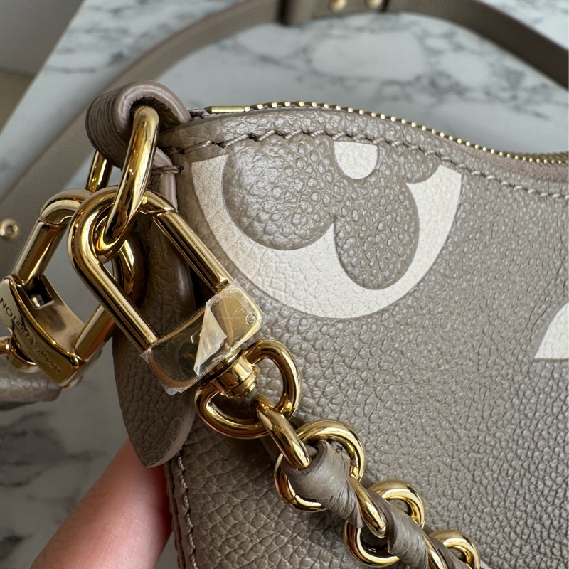 LV M13224斑鳩灰腋下半月包 超美✨✨-24