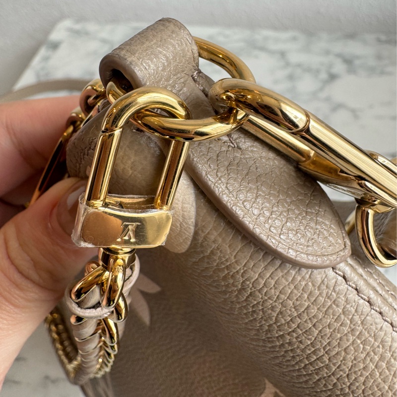 LV M13224斑鳩灰腋下半月包 超美✨✨-26