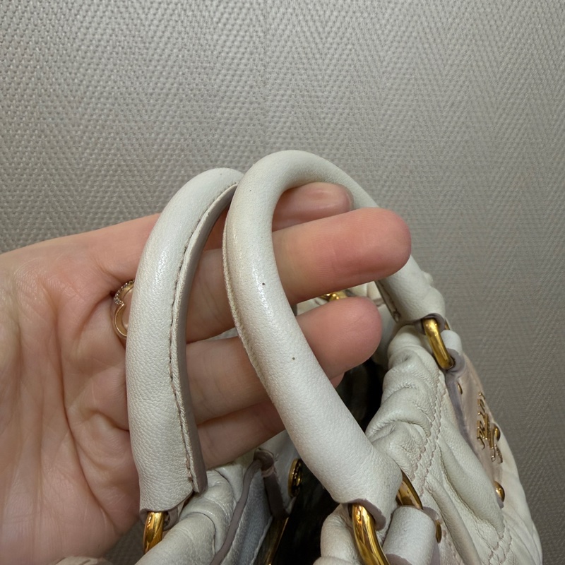 Prada 裸色羊皮抓皺高菲迷你手提斜背包-5