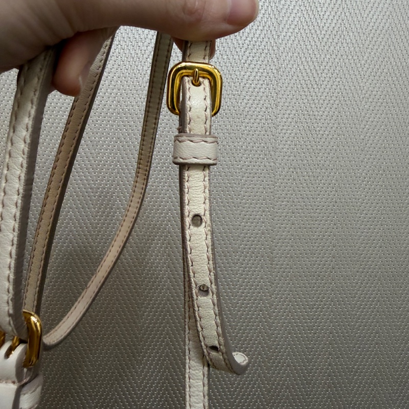 Prada 裸色羊皮抓皺高菲迷你手提斜背包-17