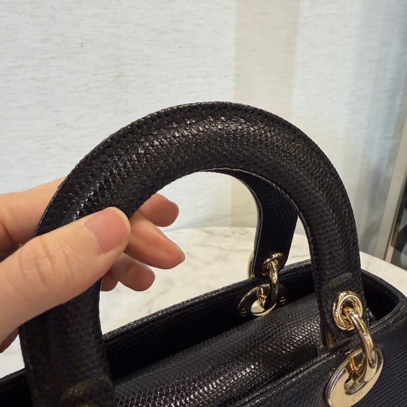 Dior 黑蜥蜴皮淡金釦Lady Dior小號手提斜背包-7