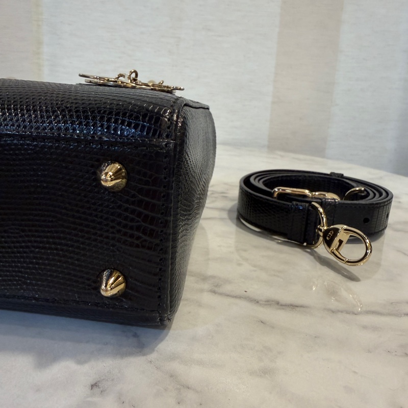 Dior 黑蜥蜴皮淡金釦Lady Dior小號手提斜背包-10