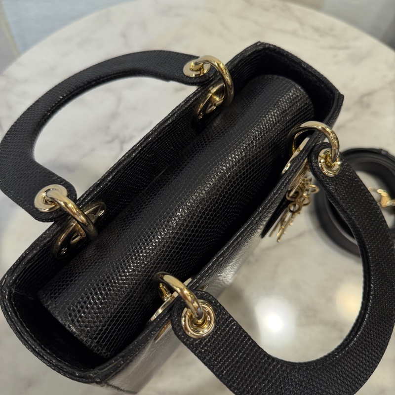 Dior 黑蜥蜴皮淡金釦Lady Dior小號手提斜背包-11