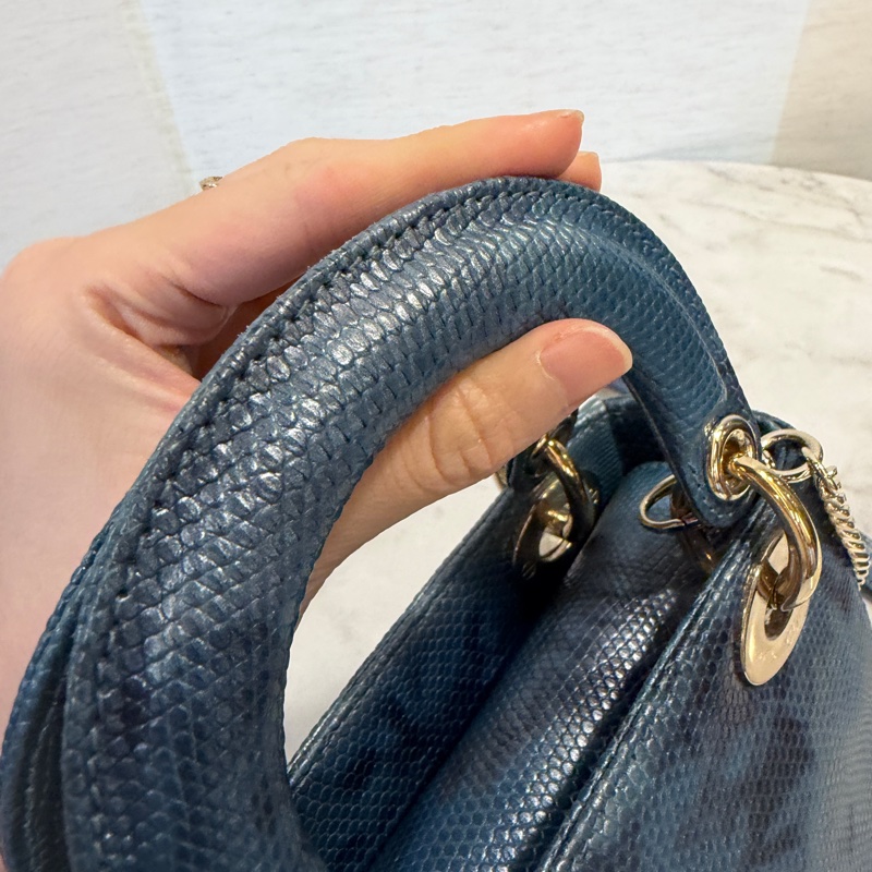 Dior 藍黑暈染蜥蜴皮淡金釦Mini Lady Dior手提斜背包-10