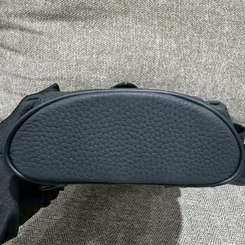 LV Christopher XS 雙肩包經典側肩背包-2