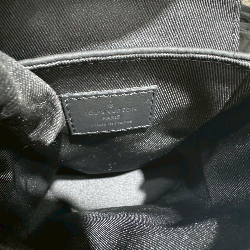 LV Christopher XS 雙肩包經典側肩背包-3