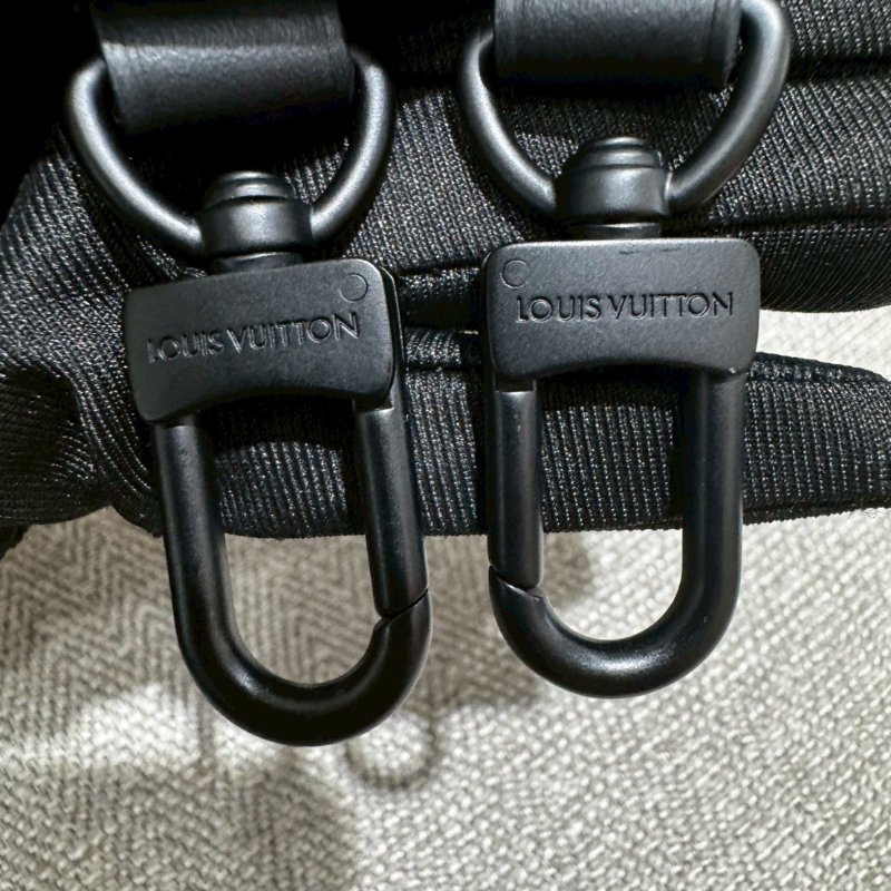 LV Christopher XS 雙肩包經典側肩背包-11