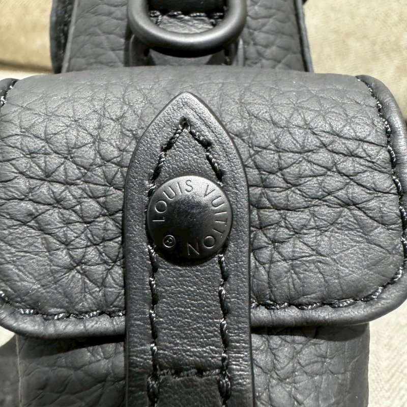 LV Christopher XS 雙肩包經典側肩背包-12