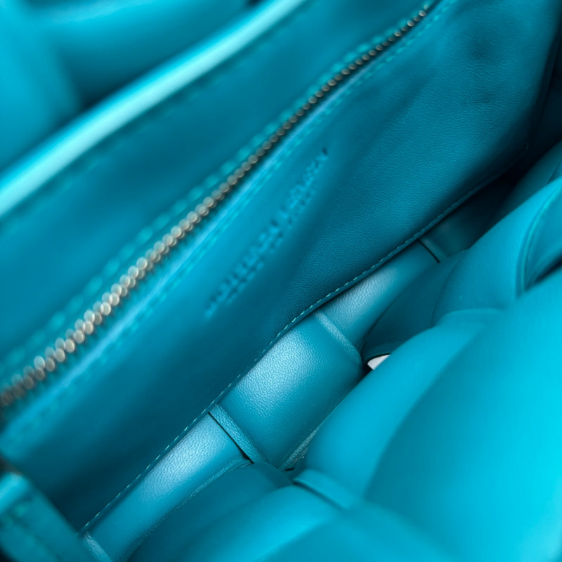 淡藍色 羊皮 Padded Cassette 肩背包【BOTTEGA VENETA BV 寶緹嘉】 717506-5