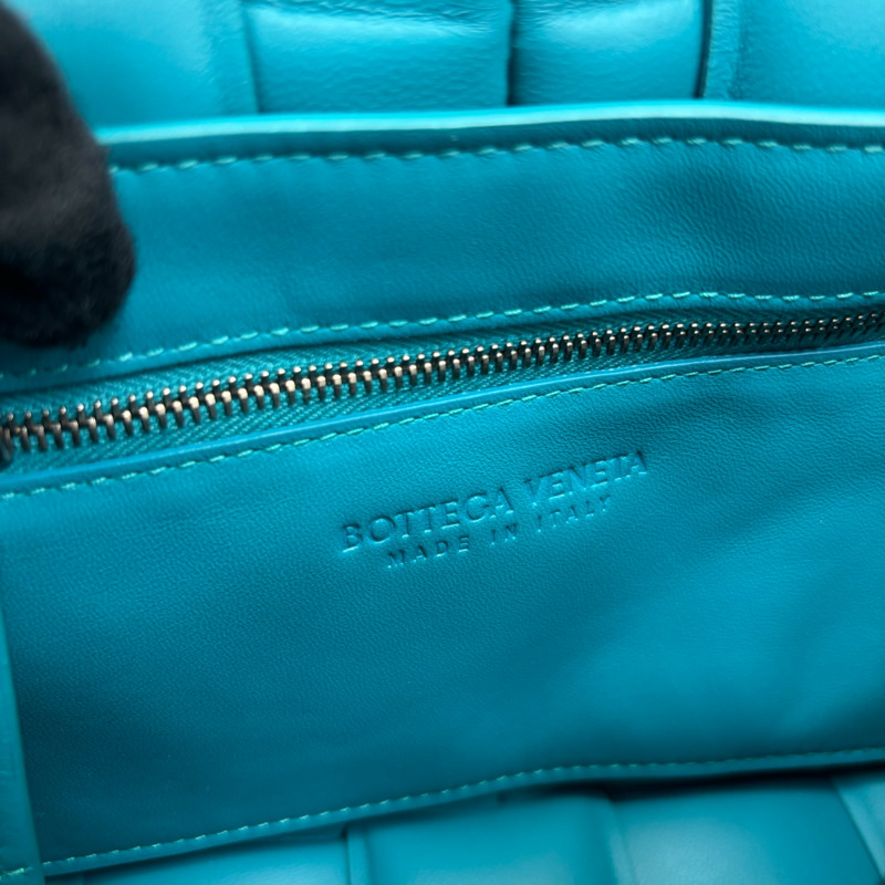 淡藍色 羊皮 Padded Cassette 肩背包【BOTTEGA VENETA BV 寶緹嘉】 717506-6