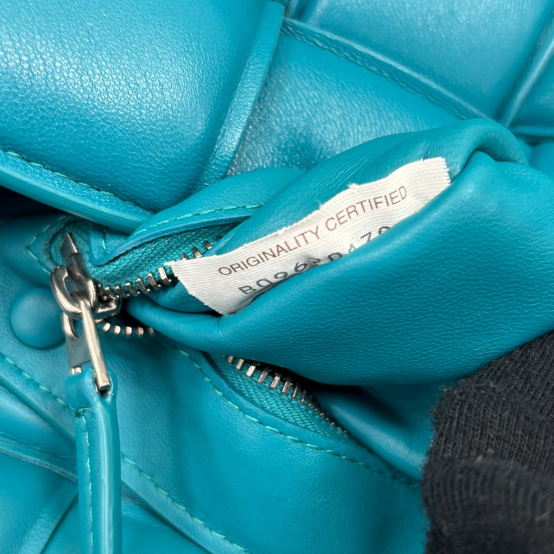 淡藍色 羊皮 Padded Cassette 肩背包【BOTTEGA VENETA BV 寶緹嘉】 717506-7