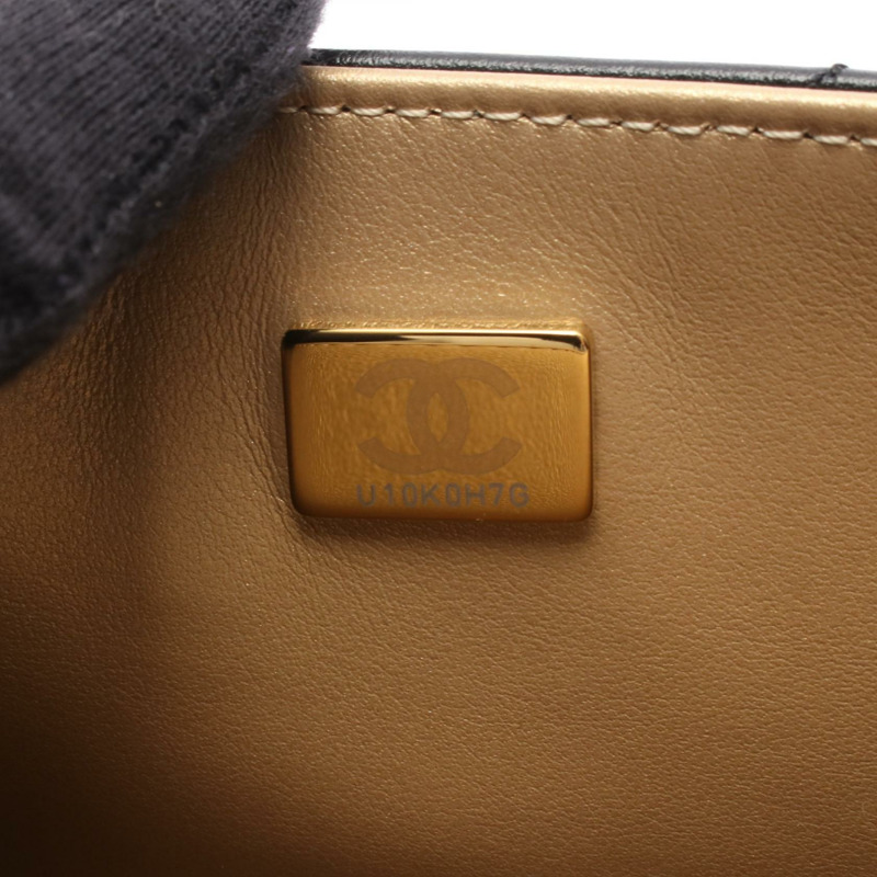 香奈兒 (CHANEL) 絎縫鏈條肩背斜背包，黑色皮革，金色五金，二手，女士 CC-4