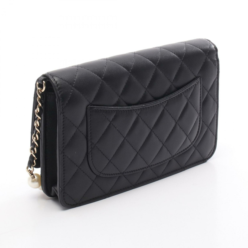 香奈兒 (CHANEL) 絎縫珍珠鍊單肩斜背包，黑色皮革，金色五金，二手女款-1