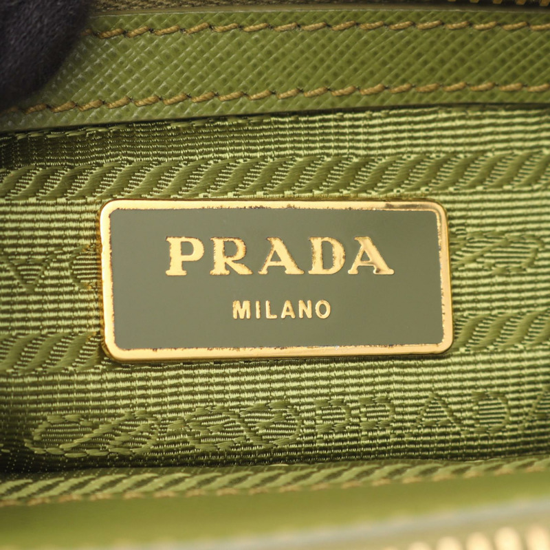 PRADA SAFFIANO LUX Galleria 肩挎斜背包，卡其色皮革，帶品牌標誌，二手-3