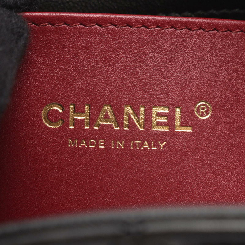 香奈兒 (CHANEL) 絎縫鏈條肩背包，黑色皮革，金色五金，二手，女士 Coco CC-3