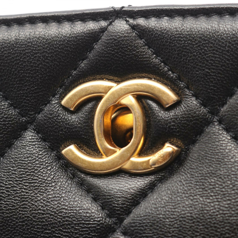 香奈兒 (CHANEL) 絎縫鏈條肩背包，黑色皮革，金色五金，二手，女士 Coco CC-9