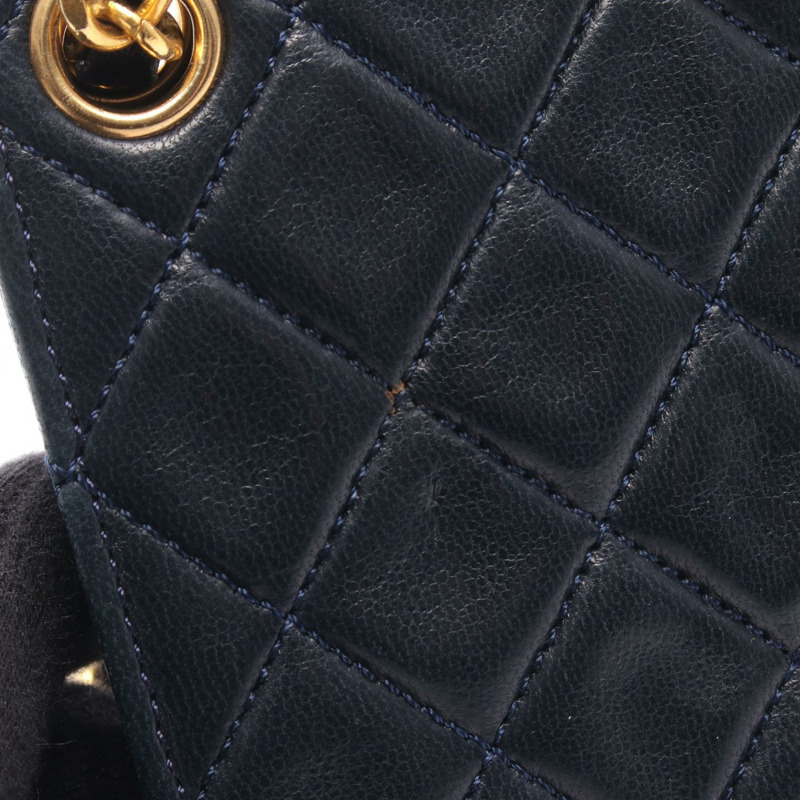 香奈兒 (CHANEL) 絎縫迷你鏈條肩背包，羊皮，海軍藍，金色五金，二手，女士 CC-8