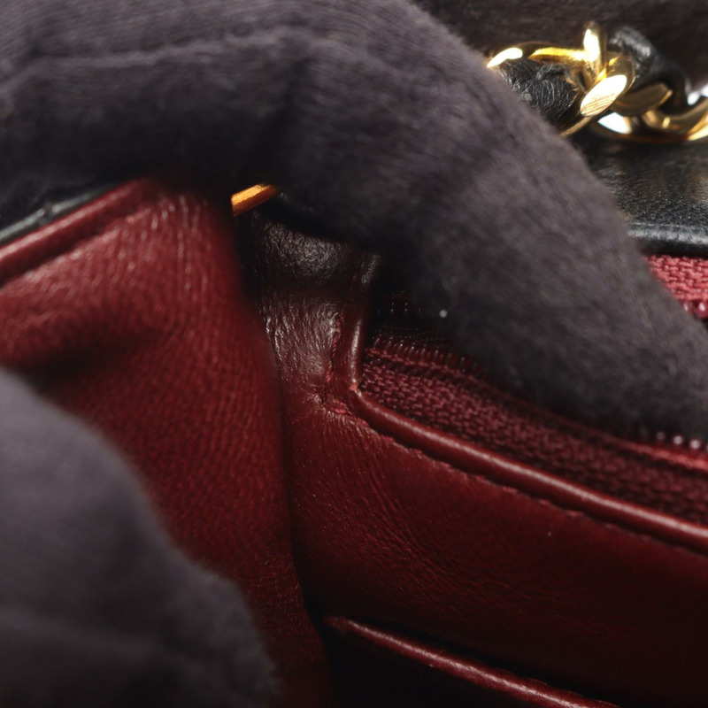 香奈兒 (CHANEL) 迷你絎縫 20 鏈條肩背斜背包，黑色皮革，金色五金，二手 CC-6