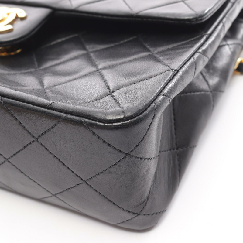 香奈兒 (CHANEL) 迷你絎縫 20 鏈條肩背斜背包，黑色皮革，金色五金，二手 CC-8